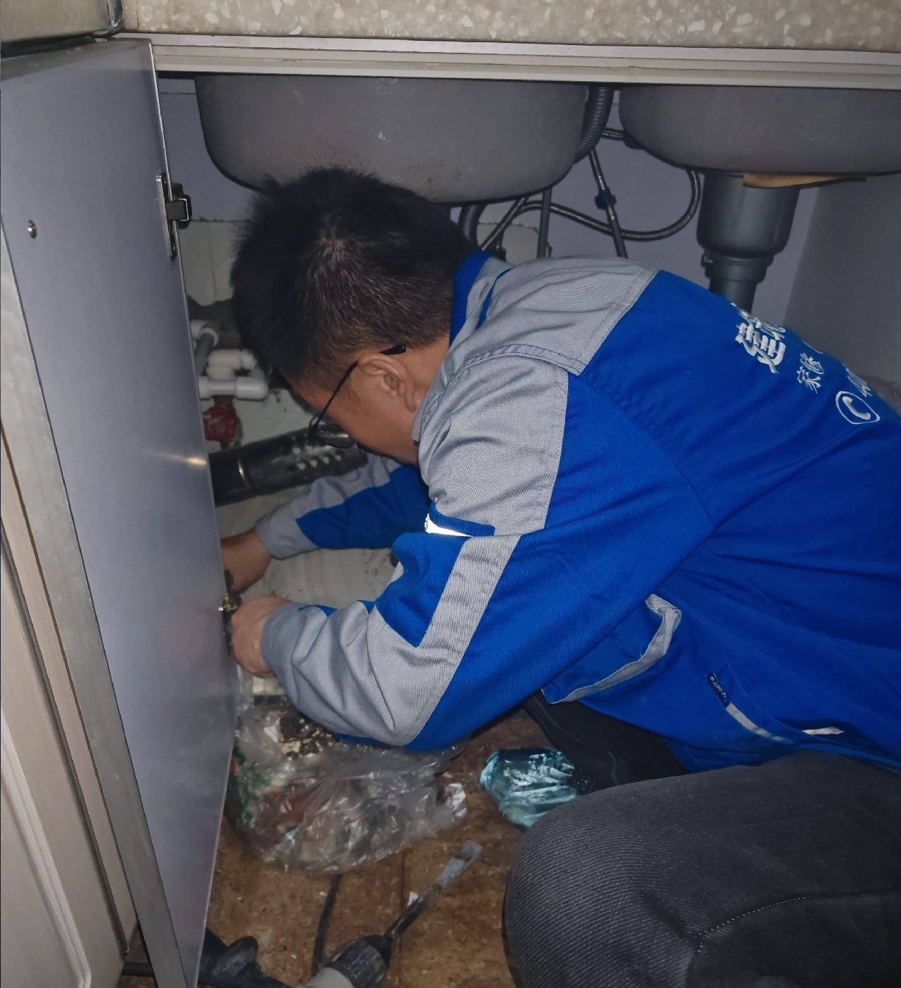 精准治漏护民生 西安冠盾筑牢厨房防水防线